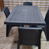 ميس طعام للبيع مع اربع كراسي الطول متر ونص والعرض 50 السعر 60 بمجال شي...