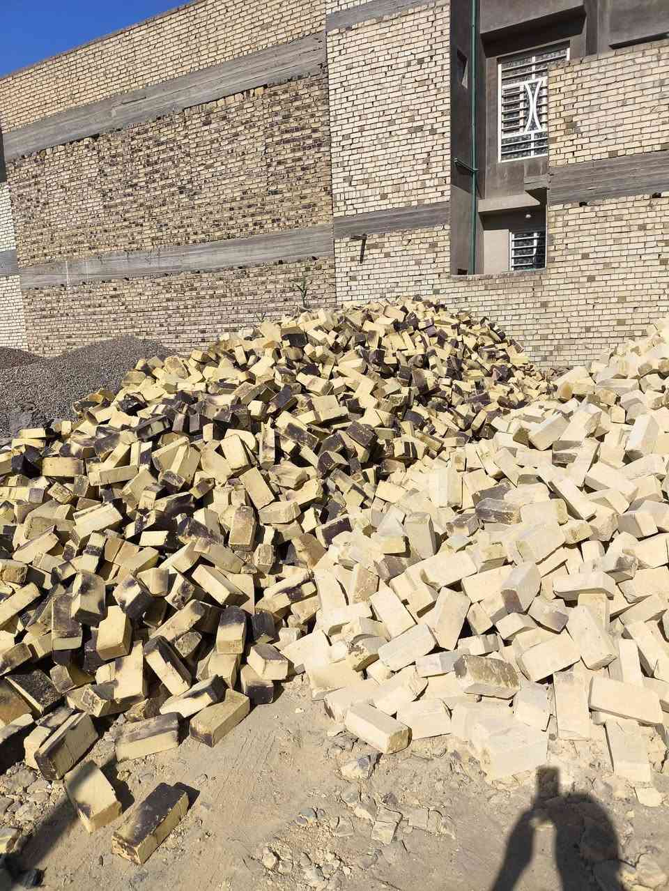 يتوفر طابوق درجه اولى قالب واحد وركن عدد 8الاف وزياده 300طابوقه واصل جميع اقضية محافظه بابل ***********؟؟؟؟؟***********
