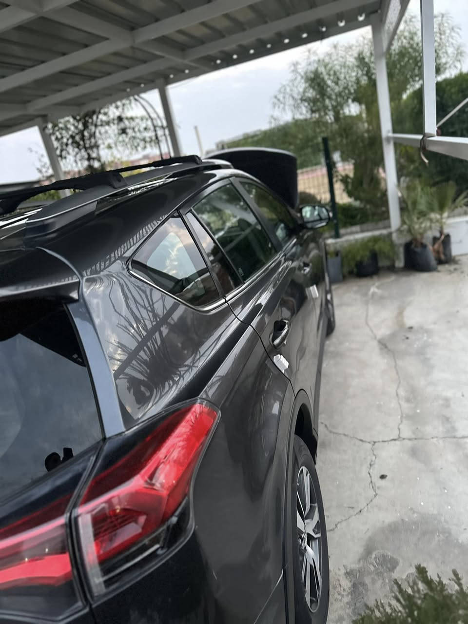 ٤ پستن Xle  تۆیۆتا راف فۆر مۆدیل ٢٠١٧ 
١٢١ هەزار حەقیڤی ڕۆشتووە 
مواصەفات xle  
2 پارچەی لەی سایەق هەیەتی ئیرباگ شانی تەقیوە 
مەکینە گیڕ بەشەرت 
هەزەی  سەنەوی بەسەر چووە 
 بۆ زانین سعر  ***********
