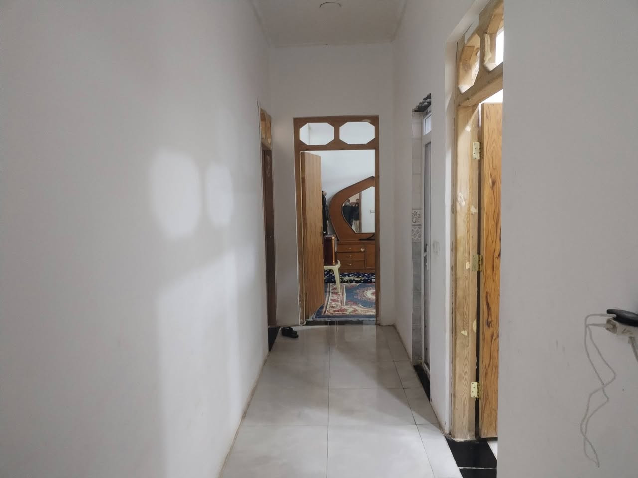 يوجد بيت المساحه 100 متر طابقين يتكون من 4 غرف نوم ركن شارع 15 مقابل حديقه طابو صرف تحويل مباشر كامل خدمات وسكن في الصقلاويه حي الشهداء الثانيه الجمعيه  السعر 55
الاستفسار ***********0
***********
