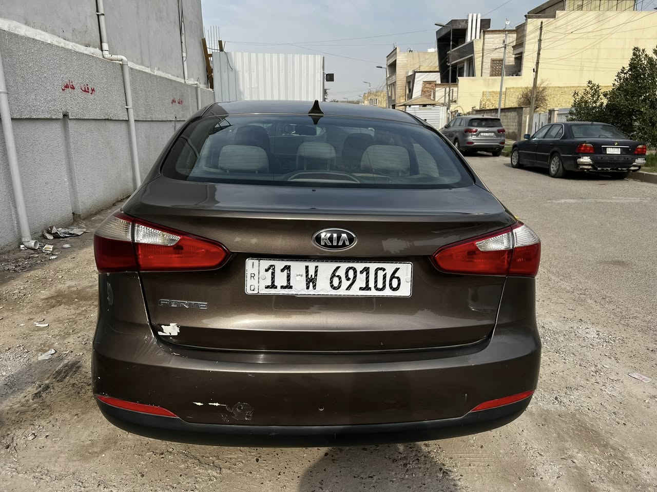 كيا فورتي موديل 2015 لليع وارد امريكي حادثهه باب الصدر والخلفي وتبدلن بلادي نفس اللون وصبغ بالجاملغ الخلفي جهة السايق صور الحادث مرفقة بدون ايرباك بجم كبس بيهه كم ملاحظة بالكشر ماشية 74 الف مكينة كير بلادي ممفتوح رقم بغداد الدولي الجديد سنوية 2030 السعر 110 ورقة 
للاستفسار 
***********
