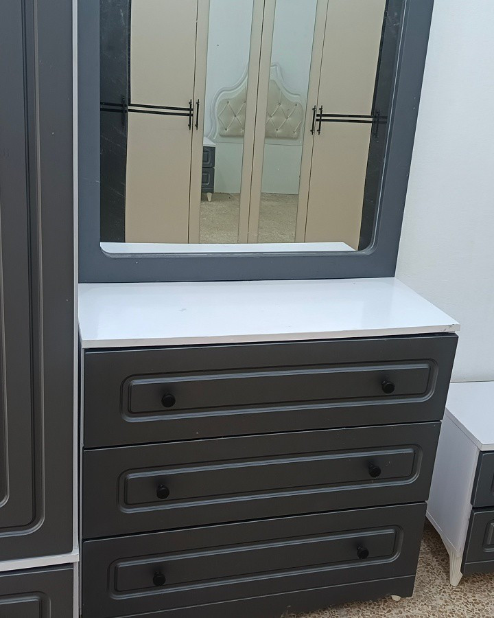 من معرض فهودي الدليمي غرفه تركي نفر شبابي 4 باب تتكون من 4 قطع النضافه 90%100 معا الشد والنقل مجاني داخل الموصل العنوان موصل سايدين القادسية الثانية قرب جامع علي بن أبي طالب معرض فهودي الدليمي للستفسار موبايل *********** اسيا ***********
