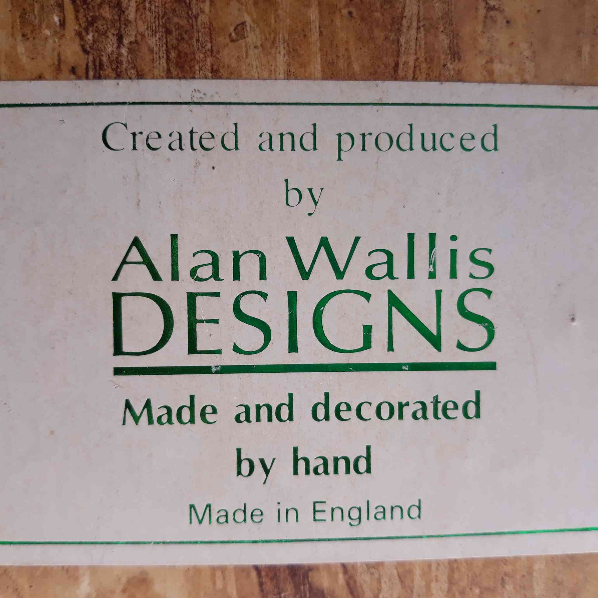 ساعة منصوبة على تمثال بهلوان كواتز المانية الصنع ذات طول 23 سم و عرض 20 سم 

قطعة جميلة جدا 

مكفولة من اي عطل او خلل تعمل 100 % يوجد توصيل لكل محافظات العراق 

كما موضح في الصور و الفيديو

يوجد ضرر في القدم 

السعر مباشرة على الخاص


**إذا كنت صاحب هذا الإعلان وتريد حذفه لأي سبب، رجاءا أرسل رسالة إلى الدعم الفني**