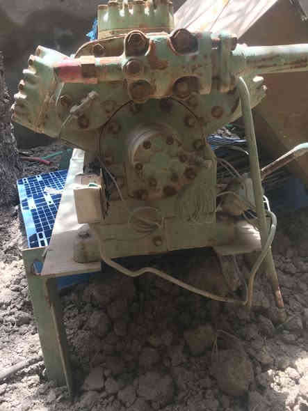 سلام عليكم كمبريسات تبريد عدد 2 الواحد 35 طن شغالات وبنل كامل وكهربائيات كاملة عنواني وسعرهن 18 ورقة وبية مجال بسيط البصرة ابي الخصيب رقم الهاتف ***********
