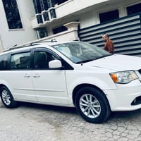 دوج كرفان ٢٠١٣ للبيع رقم بغداد الجديد لون ابيض السياره جاهزه مال بيت ب...