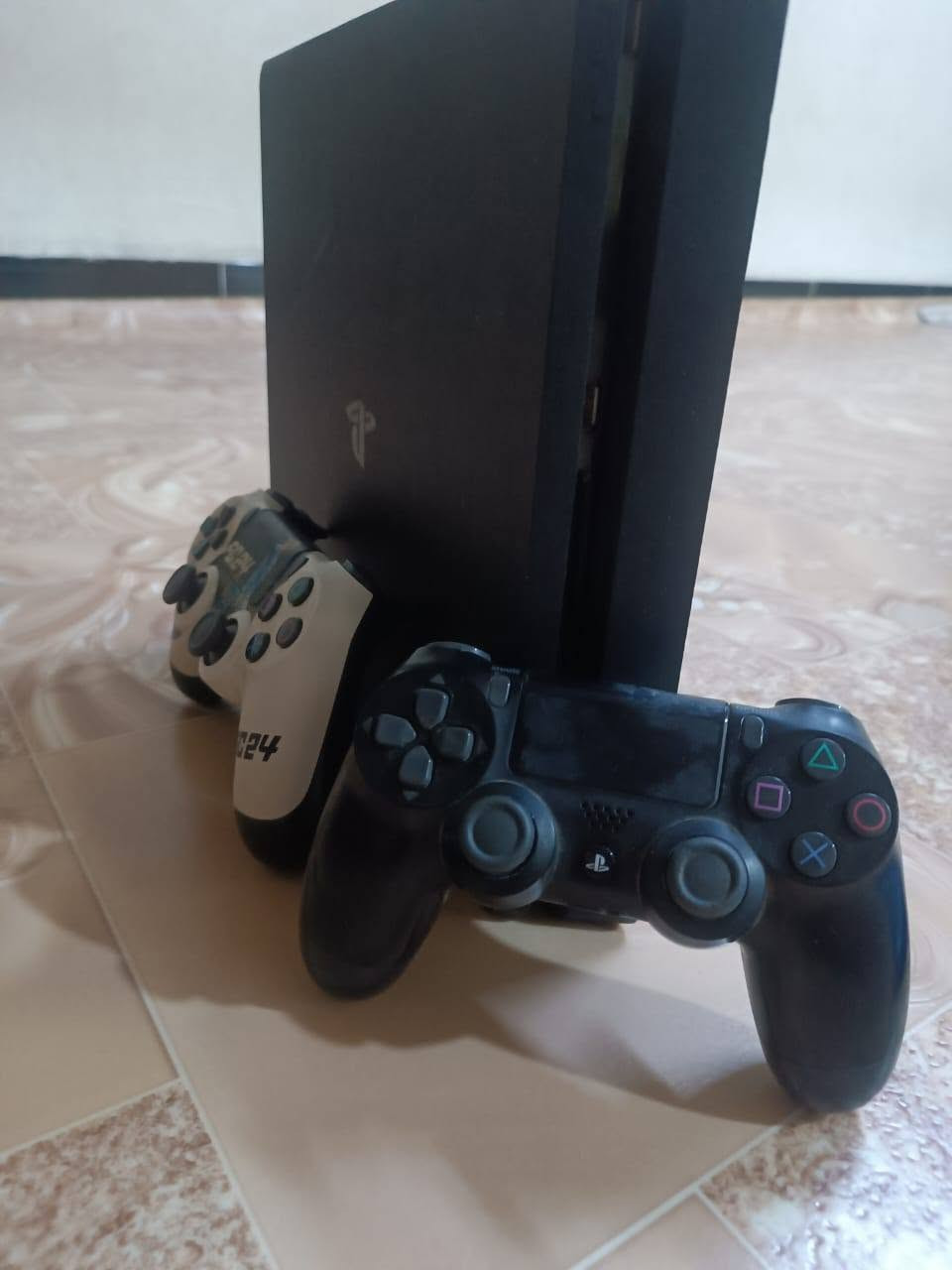 السلام عليكم
Ps4 slim
بلي فور سلم ذاكرته واحد تيرا 
لوك ستكير جهاز جديد على ايدي شتريته يعني مو باله الله شاهد
ويا يدتين وقرصين gta ومورتل كومبات 
جهاز مكفول من اي عطل لو خلل كامل ملحقات عدا الكارتون ومامفتوح تكدر تاخذه تفحصه عد اي ابو محل لا مخلوع ولا مفتوح ولا ملعوب بي 
رجاءً الي مو شراي لا يتصل ولا يخابر متواجد واتساب وماسنجر *********** 
بلنسبه للسعر ماعرف اسعارهن بس مابيع اقل من سوك 
مكاني البصرة الجبيلة
