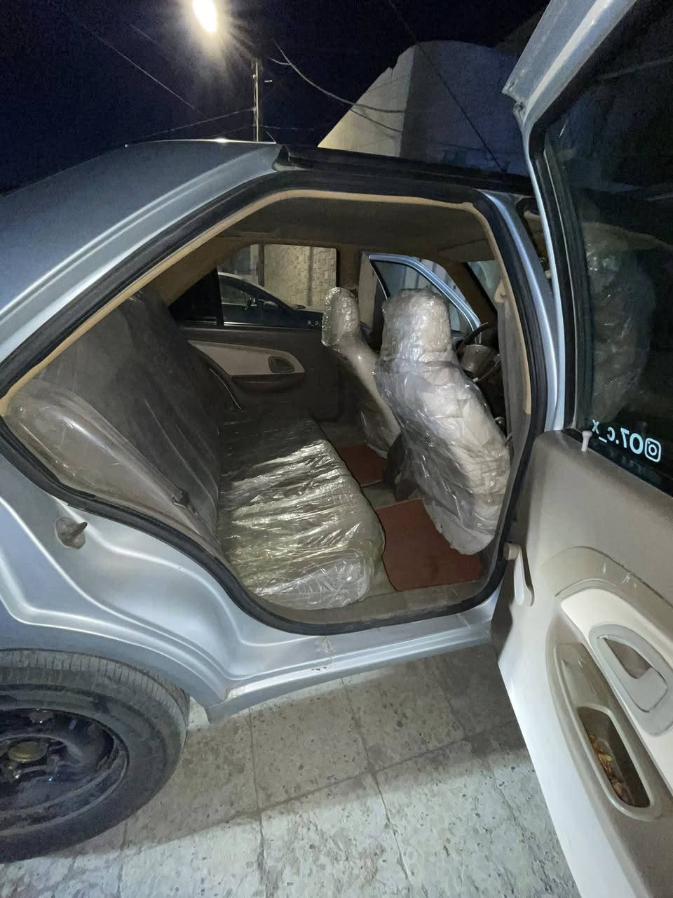 سلام عليكم 405 سياره كفاله عامه بيها ضربه زغيره  على البارد بدون صبغ  حداديه  كير على الشرط موديل 17 سياره رقم جديد سنويه منتهيه صار اله 3اشهر  اي نقص ما بيها البصره  عنواني 65 وليها مجال  الشراي خلي يتصل***********
