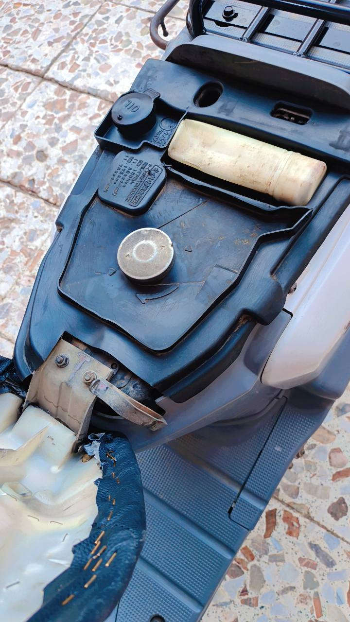 السلام عليكم بيكم سلف هندر شلعه معدل كهربائيات دراجه ممفتوحه كابريتر اصلي كفر اصلي بلاد كيلو متر عداد بانزين كلهه شغاله نضافه فول اوراق كامله محرك اخرس شرط مكاني بغداد الحبيبيه قرب مطعم وليد ابو الكص سعر ٥٥٠ ))))) ***********
