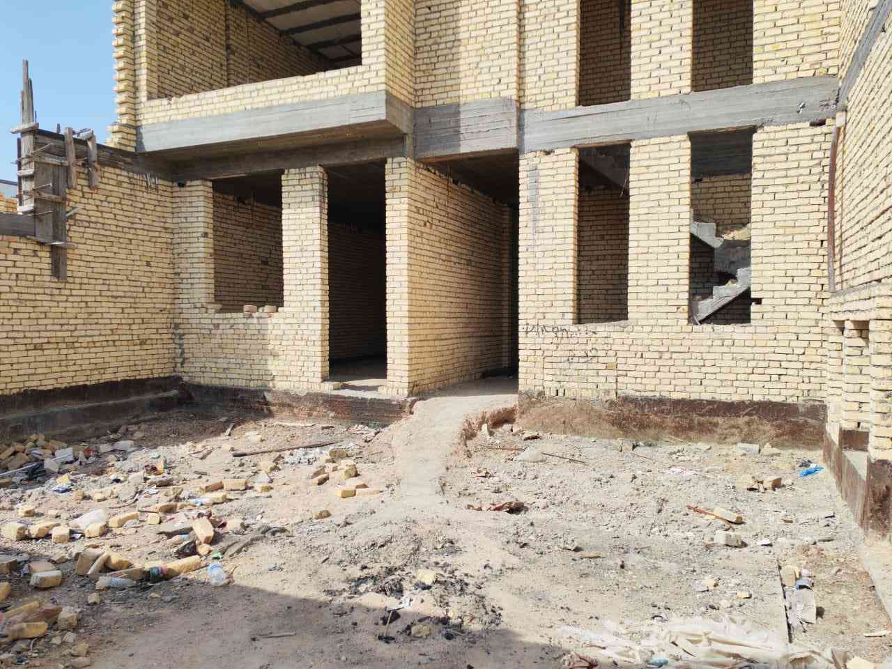 السلام عليكم 
هياكل عدد (2) للبيع (زراعي )
العنوان:حي النفط شارع الدكتور احمد مطر 
كامل خدمات شارع (15) 🔴
#تفاصيل (1) 
طابقين مسكوف 
مساحه (300) م بناء درجه اولى 
استقبال +صاله مطبخ +صحيات عدد(3) +غرف نوم عدد(4) + حديقتين 
#تفاصيل (2) 
هيكل غير مسكوف 
مساحته (300) م 
شارع(15) م 
للأستفسار اتصال او زيارة مكتب دار الامان شارع الفنادق 
***********/ وائل
