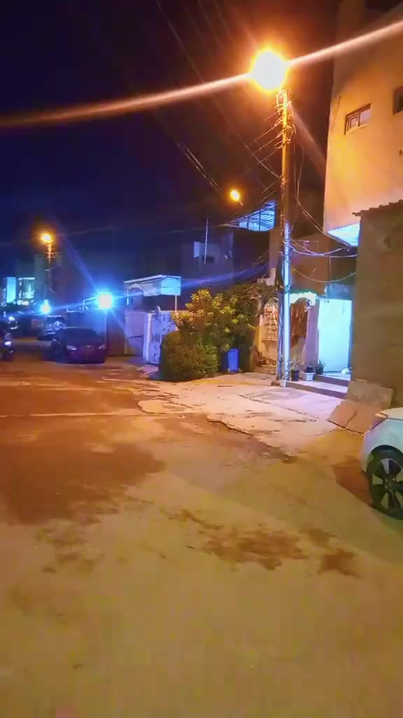 #دار_للبيــــــع طابوا صرف  بيت قديم  صالح للسكن يحتوي على مشتملات اثنين 
في حي الامير - خلف مستشفى الجمهوري اول فرع مقابل كلية الطب  مجاور اسواق عمار 
موقع جيد #خدمات_كامله
_________________________
المساحه:- 180 متر #طابو_صرف⭕️
_________________________
لـــلاســــتـــفـــســـار ع السعر 
الاتـــصـــال عـــلـــى 
 🔻🔻
*********** 
_________________________
