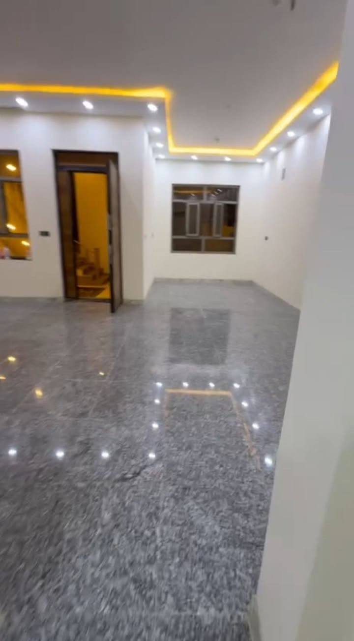 🌆 #شقة_حديثة_ارضية_للايجار 🌆
              سكني__تجاري
📍الموقع :- #المنصور _ حي المتنبي 

🔛المساحة :- 150 متر 

◾️تحتوي على :- مدخل _ صالة كبيرة _ مطبخ امريكي _ غرفتين نوم واحدة ماستر _ صحيات .

⁉️ لمعرفة الإيجار اكتب رقم 4بالتعليقات.

🌐للمزيد من العروض لطفاً الاشتراك بقناتنا على التليجرام :
https://t.me/Ajarty

🌐للمزيد من العروض لطفاً 
الاشتراك بقناتنا على واتساب  :
https://whatsapp.com/channel/0029VaDf8d14yltRzy5EwZ15

📍عنوان الشركة : حي الجامعة _ بداية شارع المركز 

📌للمعاينة والاستفسار : يرجى التواصل على الارقام التالية 📲
***********
***********
