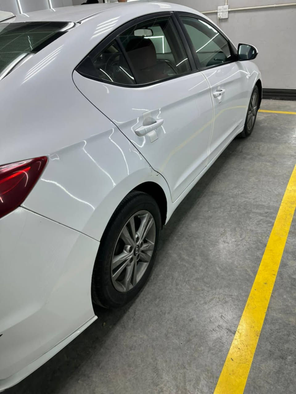 السلام عليكم النترا للبيع مديل 2017 امريكي مكينه 2000  حادثها فقط دعاميه وبيها مكانات صبع سياره فول واحد على واحد بصمه تحكم مانع نزلاق تخم تاير جديد مكينه برغي مامفتوح بيها كير مكفول سياره جاهزه للخير ماشيه 112 حقيقي رقم بغداد نكليزي وبسمي مصفره غرامات رايدها 132 وبيها مجال مكاني كربلاء حي لعامل متواجد فقط اتصال ***********
