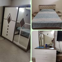 للبيع • غرفه اخشاب • ميز تواليت