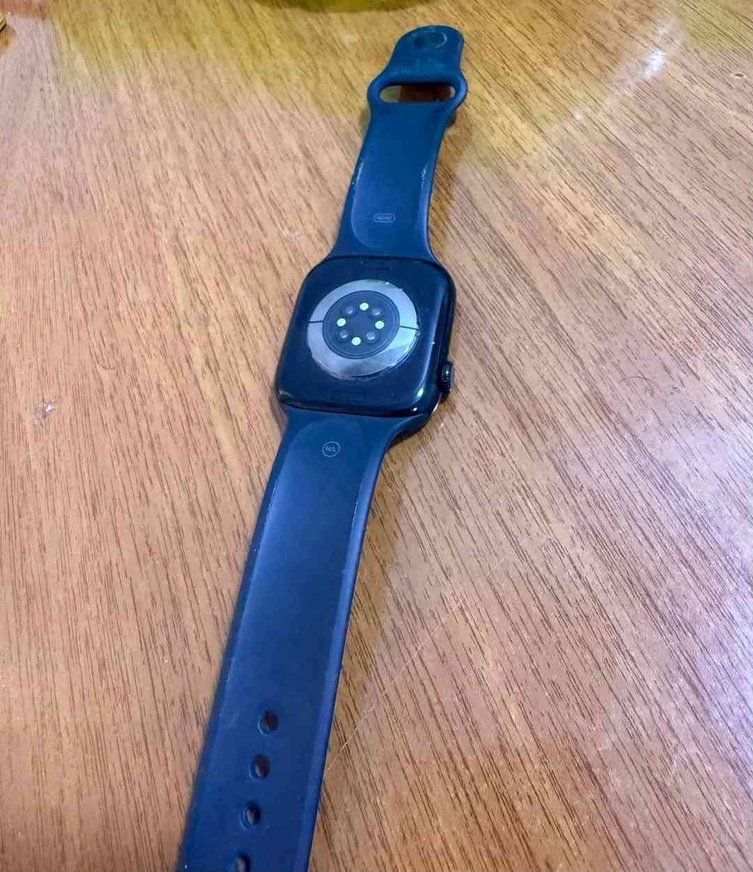 -Apple Watch Series 10 (GPS)
- 46mm Case - Aluminium
- نسبة البطاريه 100% مثل ما موضح بل صوره 
- المكان الي اشتريت منه الساعه  هوه master store ( الموزع الرسمي لشركة apple )
- الساعه مستخدمه جدا قليل و اشتريته قبل سنه 
- السعر ٣٧٥ 
- بغداد /زيونه
- الرقم :- ***********
