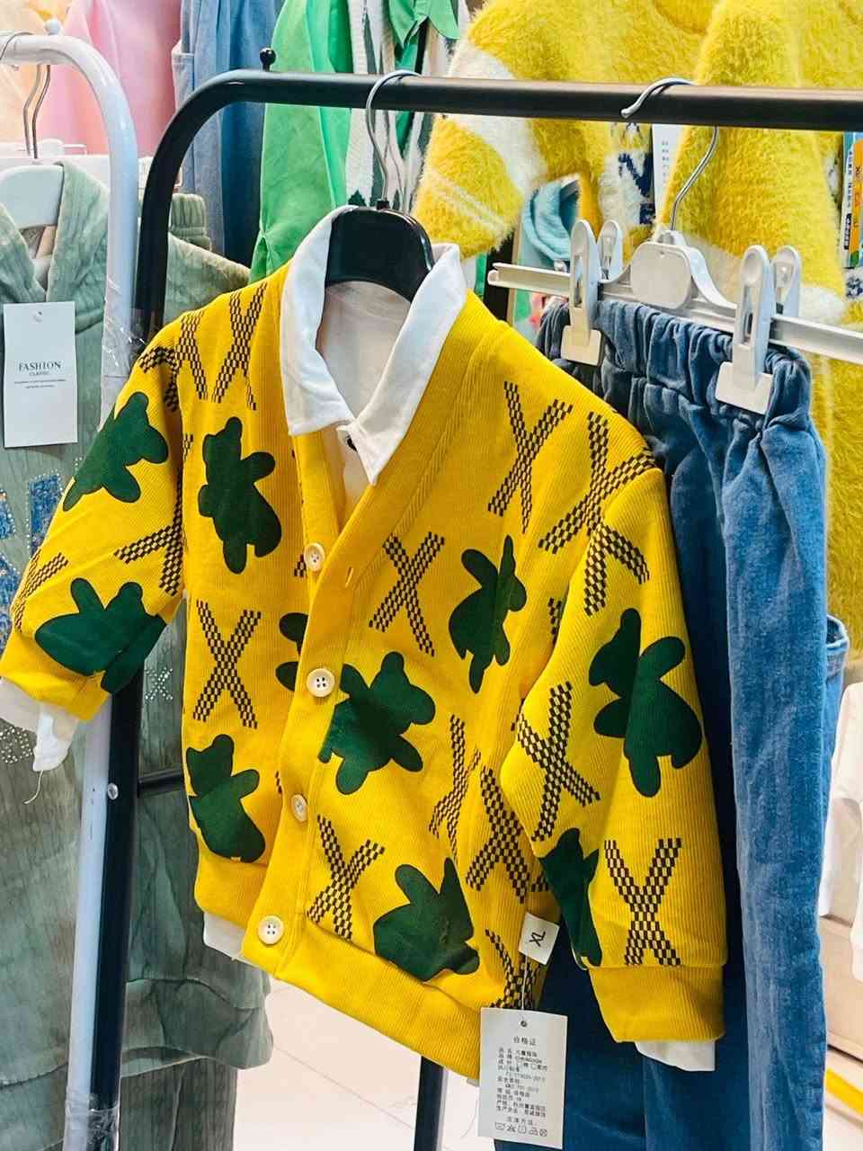 السلام عليكم  ملابس اطفال شلعه كامله للبيع بيهن من 75 لل 85  قطعه  العمر من 1 سنه لل 10 سنوات
 و مفرد هم اكو
الاستفسار ***********
