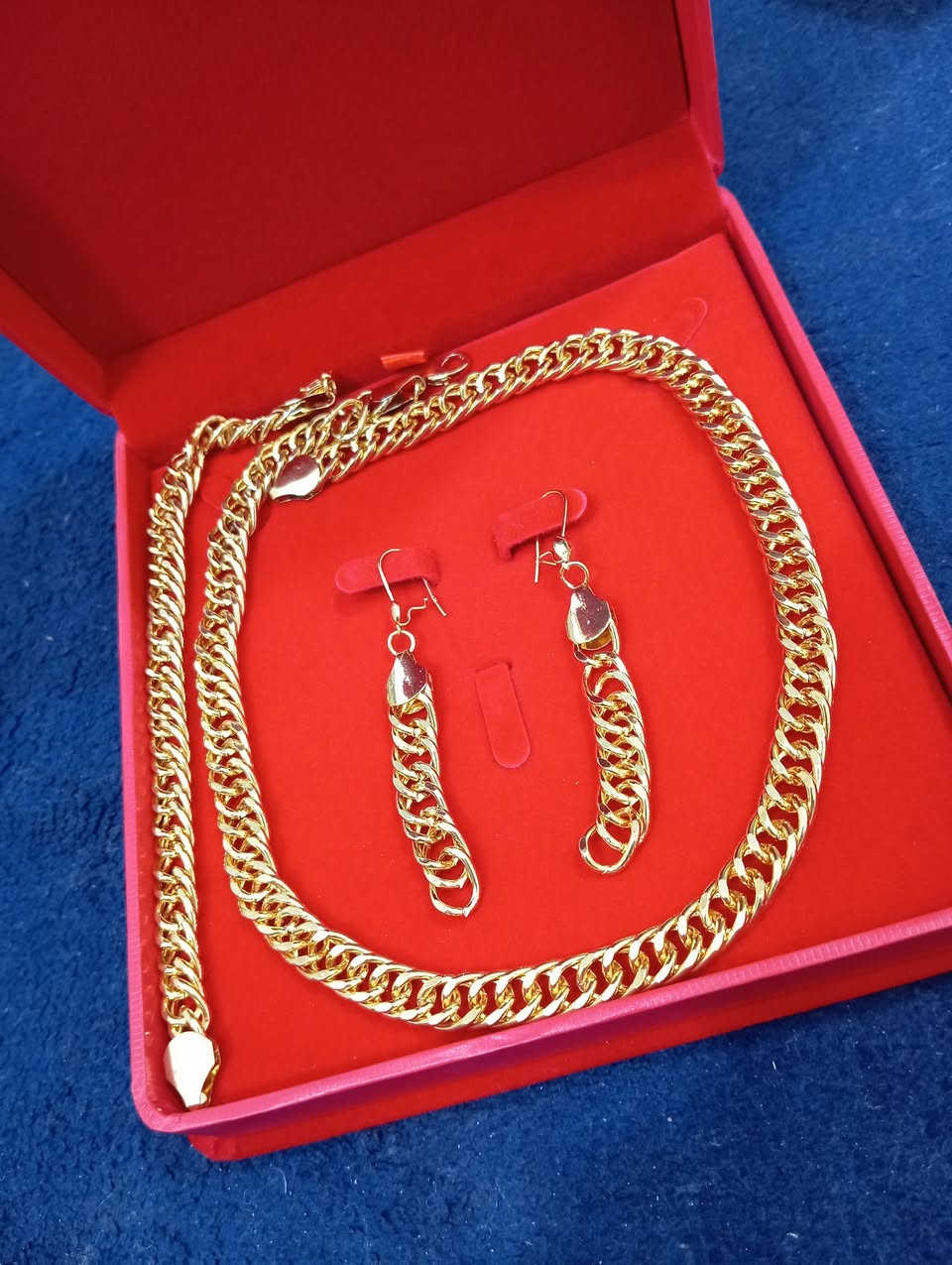 ✨ وصلتنا تشكيلات جديدة ✨
من الإكسسوارات والساعات النسائية الأنيقة 💎⌚

موديلات راقية تناسب:
💃 المناسبات
🎁 الهدايا
👑 الإطلالات اليومية

✔️ توصيل لجميع المحافظات 🚚
✔️ الدفع عند الاستلام 💰
✔️ أسعار مناسبة وجودة ممتازة

للحجز والاستفسار 📩
راسلونا على الصفحة أو واتساب: ***********
‏‪
