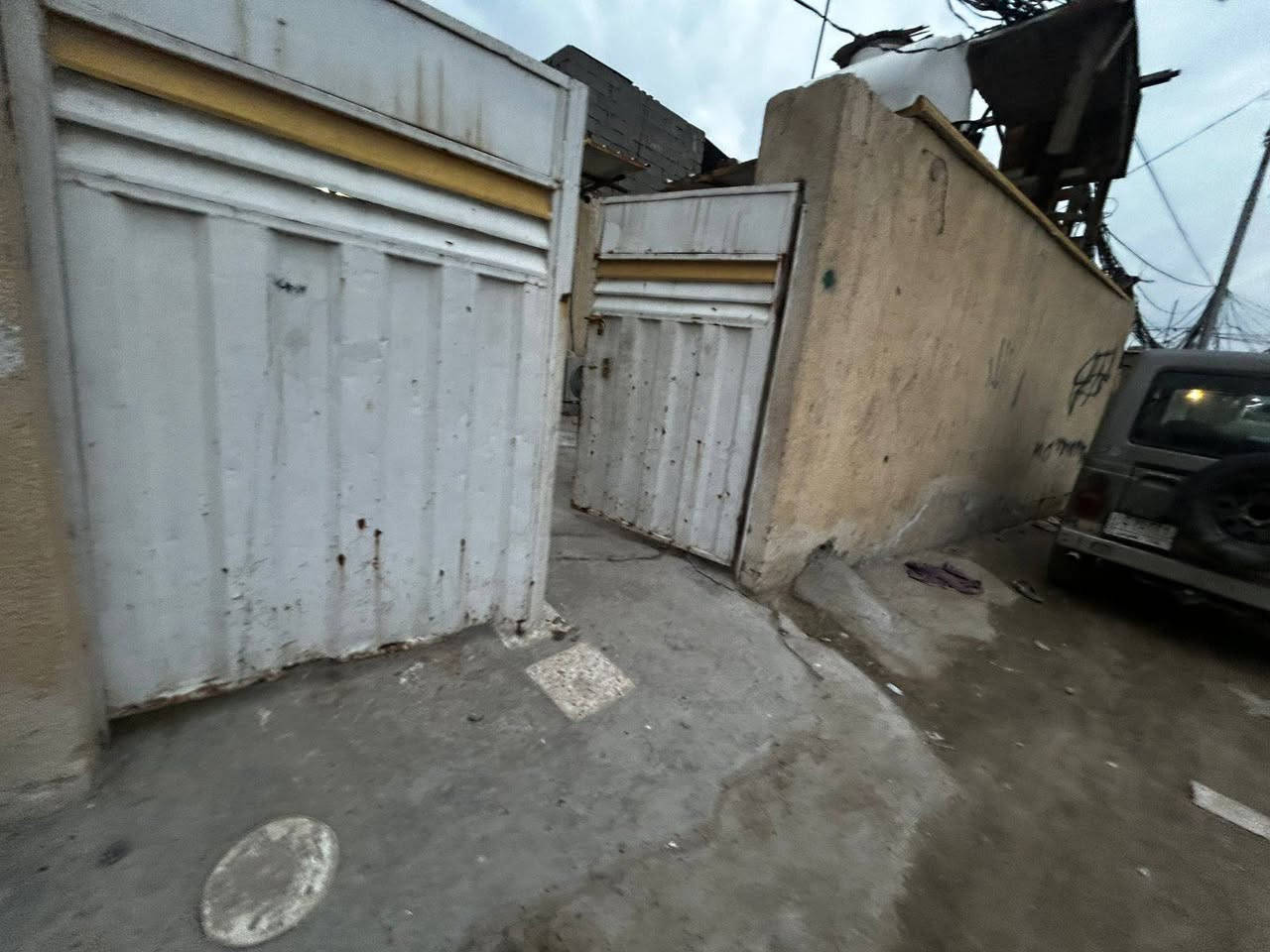 بيت للبيع تجاوز قرب الشبكه الكهرباء مساحته 200 متر مربع بنا كامل طابق واحد كامل للاتصال عل الرقم ***********
