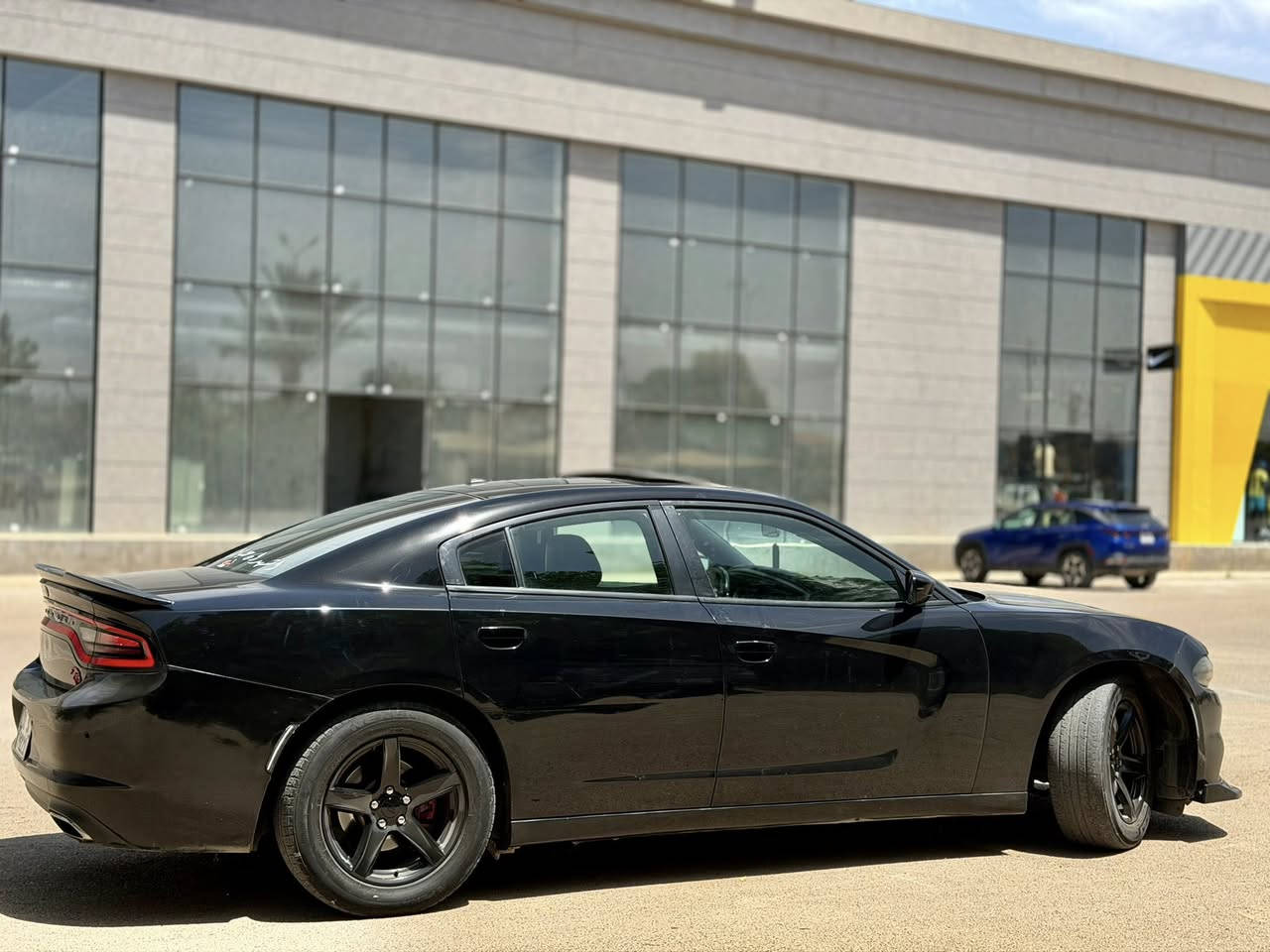 سلام عليكم
جارجر 2020 sxt plus رقم بغداد
ماشيه 89,000 mile 
مكينه 3600 
فتحه سقف
كشنات جلد تدفئه تبريد
كشنات خلفيه تدفئه 
ستيرن تدفئه
خزن مقاعد ميموري 
تحكم كشنات كهرباء بالكامل + مساج
حساسات خلفيه 
سستم صوت السياره هارمن كاردن
السياره تحتوي على ادامه كامله لمنظومه البنزين والاحتراق وجاهزه من اي نقص 
بولش ونانو جديد 
حادث جاملغ وبنيد فقط . 
تحتوي السياره على منظومه غاز بجوده عاليه
178$ 
مكان السياره الدوره او البياع 
***********
