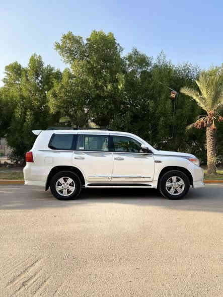 السلام عليكم 
من رخصة الأدمن المحترم                                       👇                              
للبيع سيارة لاندكروز 2010 خليجي كفالة عامة سعر 304 وبيها مجال 
فول مواصفات 1/1GXR معروفة مواصفات السيارة   👆
بيها بل جاملغ الخلفي بارد على كد شبر بس والباقي كفالة 
السيارة جديدة بمعنى الكلمة 
مكينة 8🚀مكينة وكير كفالة 7راكب 
3قطع تبريد ❄️. تخم تاير جديد دلوب جبلي ⛰️
رقم السيارة بغداد بسمي 
السعر 304 وبيها مجال بلاش والله ماكو هيج سعر
رقمي***********
