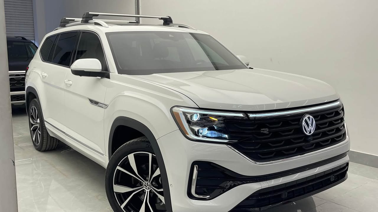 Volkswagen Atlas SEL Premium R-Line 2024
‎عداد المسافة : 27 الف مایل 
‎ضرر : جملغ خلفي و باب سائق صبغ بدون دواخل 
‎ارباك دشبول و ستیرن سلیم💯✅
‎دعامیە و رادیترات و بجم کلة بلادي بشرط
1V2FR2CA6RC547798

‎اعلی المواصفات  atlas 1/1 :
‎سقف بانوراما
‎داتاشو 
‎بصمة تشغيل
‎بصمة أبواب
‎تشغيل عن بعد (Remote Start)
‎صندوق شفط كهربائي
‎رادار أمامي (تحديد مسار)
‎رادار جانبي (نقاط عمياء)
‎رادار خلفي (تحذير من الاصطدام)
‎كاميرات محيطية 360°
‎سستم سماعات FENDER
‎تحكم وضعيات القيادة Drive Modes 
‎اوتو بارك Auto Park
‎تبريد مركزي لمس
‎كشنات ميموري
‎كشنات جلد
‎کشن تدفئة و تبرید
‎هاند بريك بصمة
Android Auto 
Apple Car Play 
‎مانع انزلاق+ABS
‎شاشة كبيرة لمس
‎حساسات خلفية+ كاميرا 
‎تحكمات استيرن
‎اوتو ستارت Auto start 
‎اوتو ستوب Auto Stop 
‎وبقية المواصفات المعروفة
‎‏‎ 
‎مکان سیارة اربیل
‎‏‎سیارة بدون رقم تترقم شمالي 
‎‏‎‏‎للاتصال والاستفسار
‎☎️*********** اسیاسیل
‎.     ***********.      كورك
