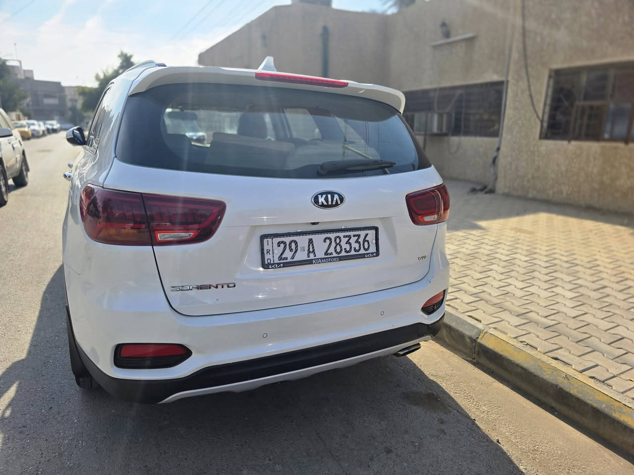 السلام عليكم
 سورنتو خليجي موديل2020
رقم واسط 
 بارد بسيط بالجنطة  

■ محرك 6 سلندر 
■سبعة راكب 
■بصمة تشغيل و بصمة ابواب
■شاشة كبيرة
■كاميرا خلفية 
■حساس امامي
■حساس خلفي
■تبريد ثلاث قطع 
■كراسي كهربائي امامي
■بردات خلفية 
■مري شفط
■اشاير بالمري
■اناره ترحيب 
■لد امامي بلادي 
■ويل كروم 
■درايف مود ايكو سبورت و نورمال و سمارت 
■تحكم ستيرن ماشيه 89000 حقيقي 
العنوان واسط/الكوت
السيارة بأسمي 
السنوية جديدة
♡ مشروع وطني
 السعر 270$  
***********
