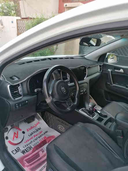 كيا سبورتج خليجي موديل ٢٠١٨ 
محرك ٢٠٠٠دوش 
ماشيه ٨١ km
السياره بيها بارد قليل كد اربع اصابع بالباب الخلفي 
السياره جاهزه مابيها نقص 
رقم سليمانيه باسمي تحويل مباشره 
مكان السياره بغداد الصليخ 
السعر ١٨٨ وبيها مجال بسيط 

رقمي***********
