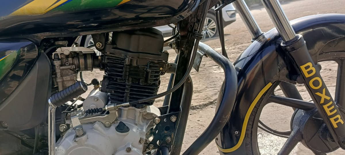 سلام عليكم دراجه بوكسر 23 للبيع مكفوله من كلشي جيب فيتر وتعال خير من الله الدراجه مابيهة اي نقص لا تنقص ولا تبخر مكينه ناعمه اكلجات معدل شلعه مكان الحسينيه مال راشدية مرقم بسمي تحويل اي يوم تريد السعر {مليونين 2}

(***********)📞
