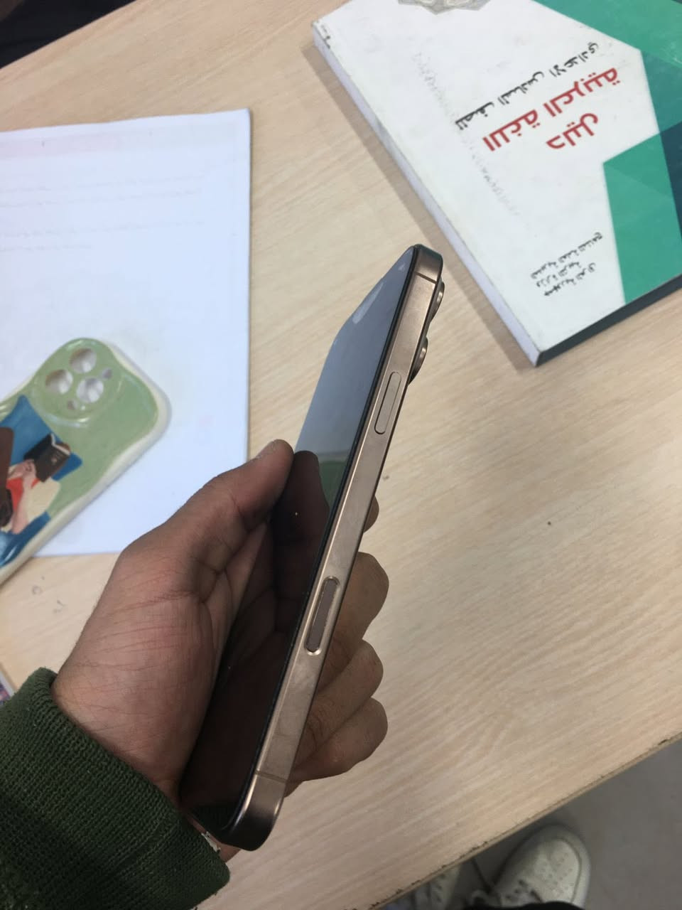 16 برو ماكس ذاكرة  256 بطارية 95 ماستر كفاله لون دزرت كامل ملحقات 1350 وبي مجال كلش بسيط مكاني بغداد 
***********
