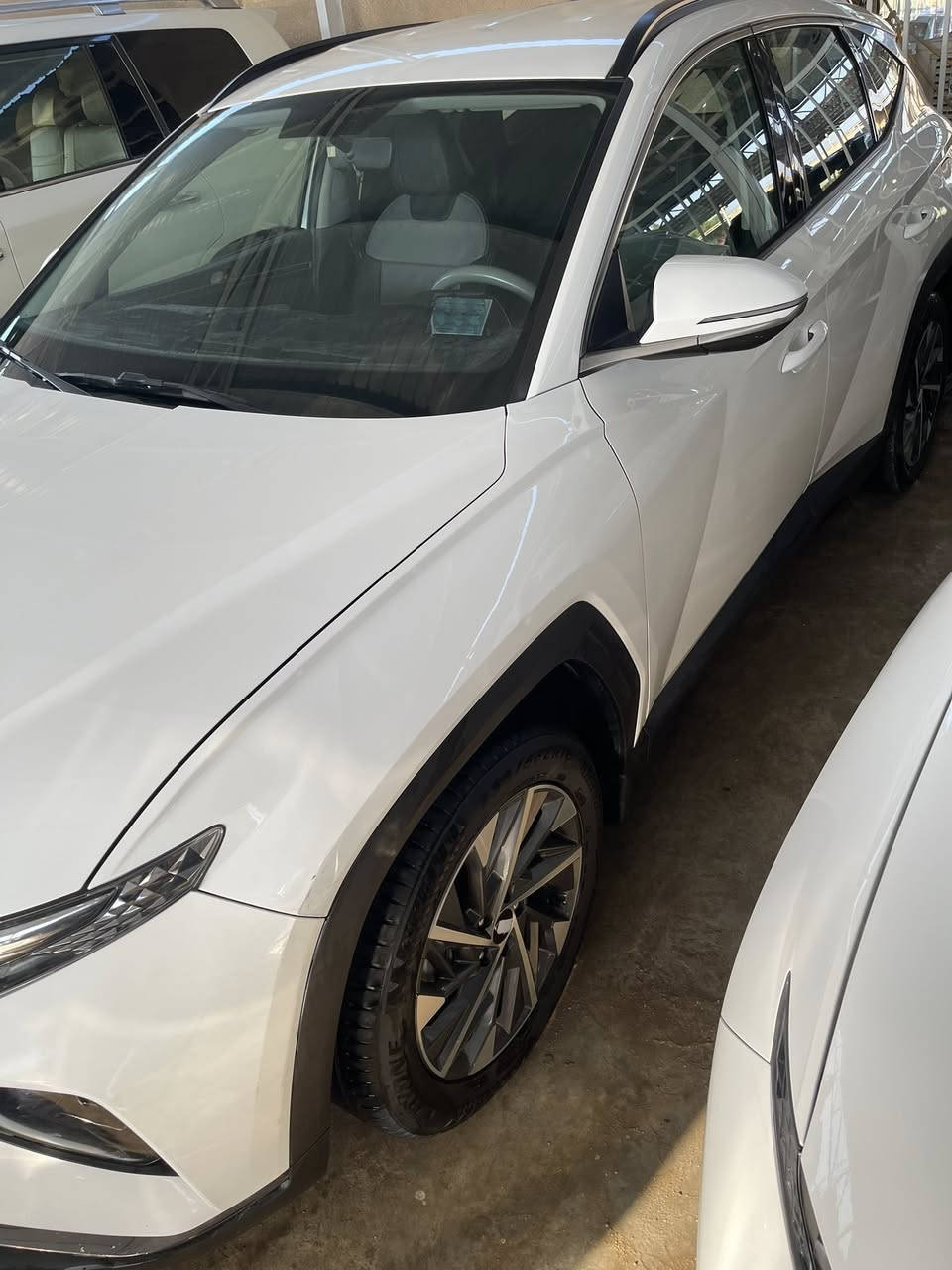 توسان 23 خليجي***********بيه ربع الجاملغ وربع البنيد190 وبيه مجال***********
