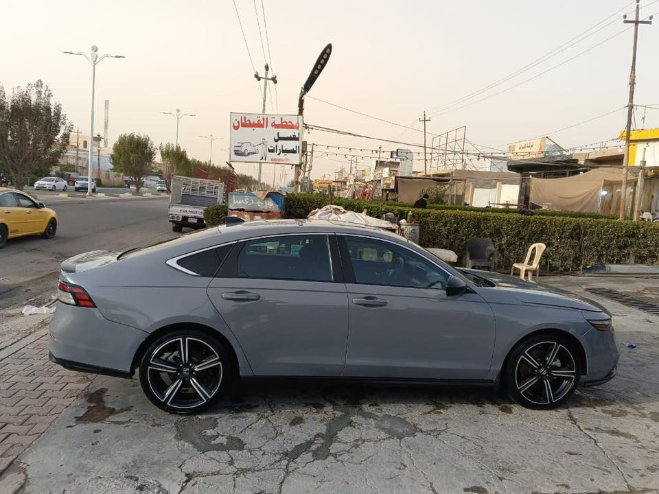 السلام عليكم
هوندا اكورد سبورت
لون سمنتي
موديل 2024
حادثها بنيد وجاملغ خلفي بدون دواخل صور الحادث بالمنشور 
رقم الشاصي بالمنشور
رقم بغداد
ماشيه 30
الاستفسار اتصال واتساب فقط او مراسله
‏‭0776 633 8815
السعر 180 ورقه وبيها مجال
