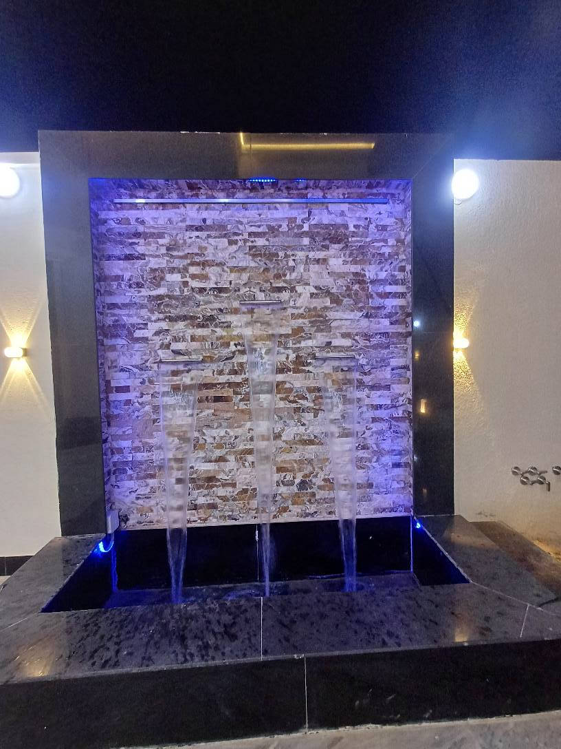 مرحبا..دار سكن كبير للبيع مساحة 550متر طابو ملك صرف سهم تحويل يتكون من ٤غرف وصالات ٢ومطبخ وصحيات ديوانيه كبيره موزع كراج كبير حديقه كبيره شغل كله درجه اولى فول شارع تبليط ١٢متر قريب جدا جدا جدا للشارع العام السياحي الداخلي البصره ابوالخصيب ***********# ابو الخصيب, البصرة

