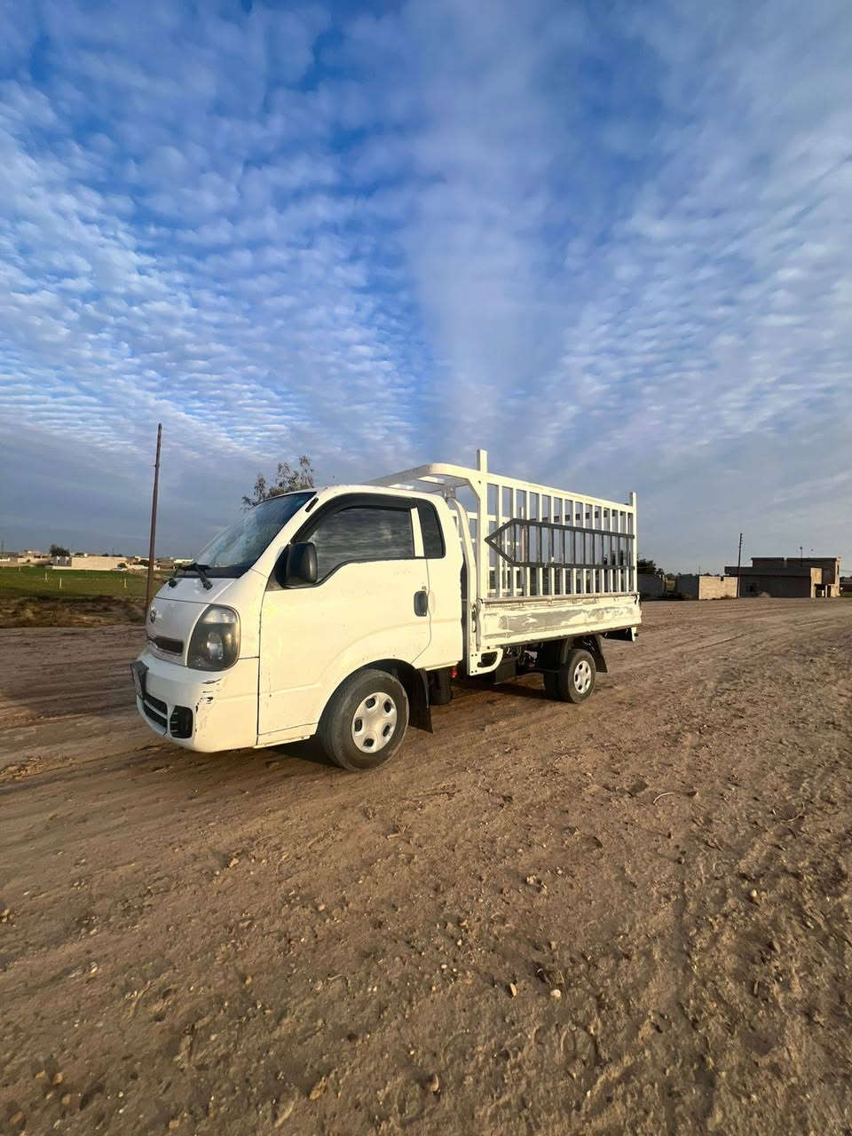 السلام عليكم كيه موديل 2013 بدون ضباره انطيك بيها شرط محرك صدر كير السياره جديده مابيها غطرت صبغ شوفت عينك المكان تكريت يرهم بيع او مراوس وتستلم بيها حصت كاز سعرها 77 وبيها مجال حك الجيه ***********
