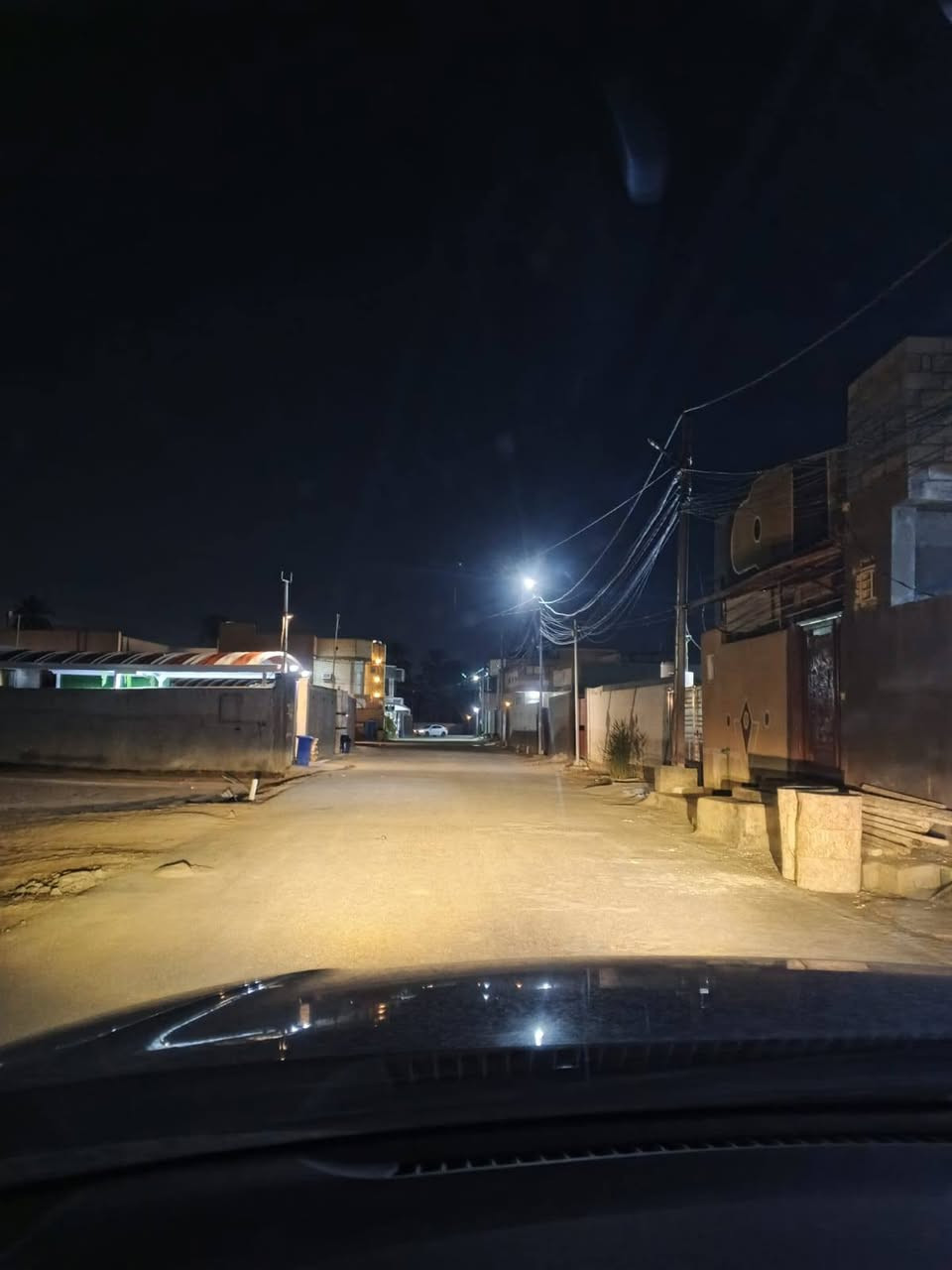 السلام عليكم
بيت للبيع  البوبيات كربلاء  نزله اسواق البرتقاله في
مجمع الخضراء مساحه 327م
تحت البناء 200م
ماء اساله قوي 
شارع عرضه 12 متر 
محولة وطنية خاصة للمجمع
مجاري رئيسيه 
حديقه 12 م
طارمه 14م
طارمه تحتوي على سقيفة كيسبان طول الطارمه
واجه10 نزال 37
يحتوي على 
2 غرف طابق ارضي 
3 غرف طابق ثاني  سويتات
سطح كبير 9م
شلال كبير
مطبخ كبير جدا 7.20*4
البيت بناء جديد 2021
سعر البيت 325 مليون 
بناء درجة أولى  
للتواصل والإعلانات *********** (واتساب ٢٤ساعه)  
بيع 🏠وشراء الدور السكنيه وقطع الأراضي#التجارية #الاستثمارية #كربلاء #عقارات_للبيع  
#مجمعات_سكنيه_كربلاء
