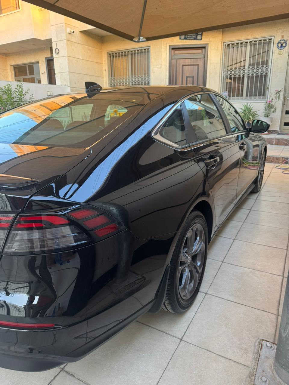 سلام عليكم هوندا اكورد هايبرد 2025 فئه السبورت 
السياره كله ليبل واحد بدون صبغ بدون ايرباك الحادث فقط قبق جنطه مصلح عل بارد السياره علئ ايدي كاصه ومصلحه كلشي بيه بلادي ما مبدل  ماشيه 4500مايل اخت الزيو مبدل تايرات شاد مال exl المرغوب بدون طسه  السياره بحاله الوكاله والسياره مبولشه  رقم بغداد باسمي تحويل ثاني يوم حادثه مرفق بل منشور السعر 225$ العنوان 
بغداد حي الجهاد 
***********
