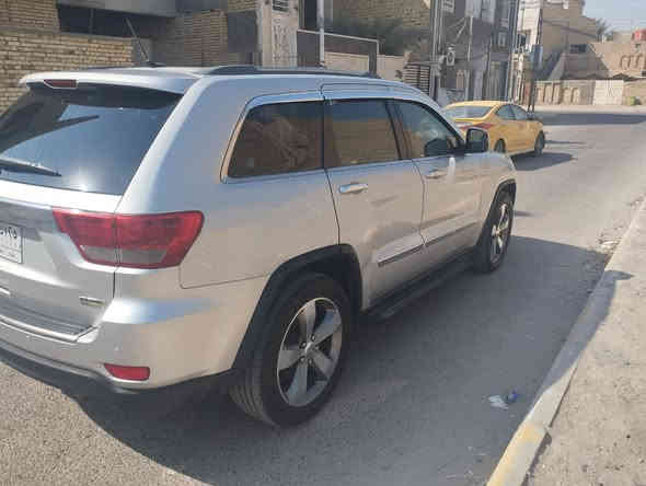 السلام عليكم جيب 2013 بدون ايرباك
رقم بغداد 
صبغ نصف جاملغ ايسر امامي 
صبغ قليل جاملغ خلفي تجميل

للاستفسار الاتصال ع رقم ***********
