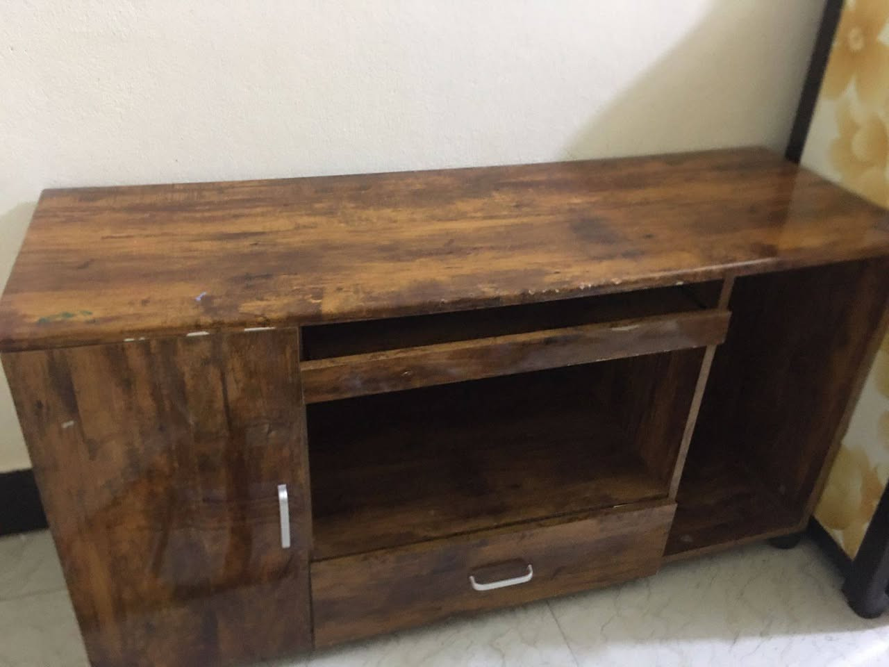 ذني و وياهن كرسي مكتبي للبيع السعر 150 وبي مجال حگ الجيه           الرقم:***********
