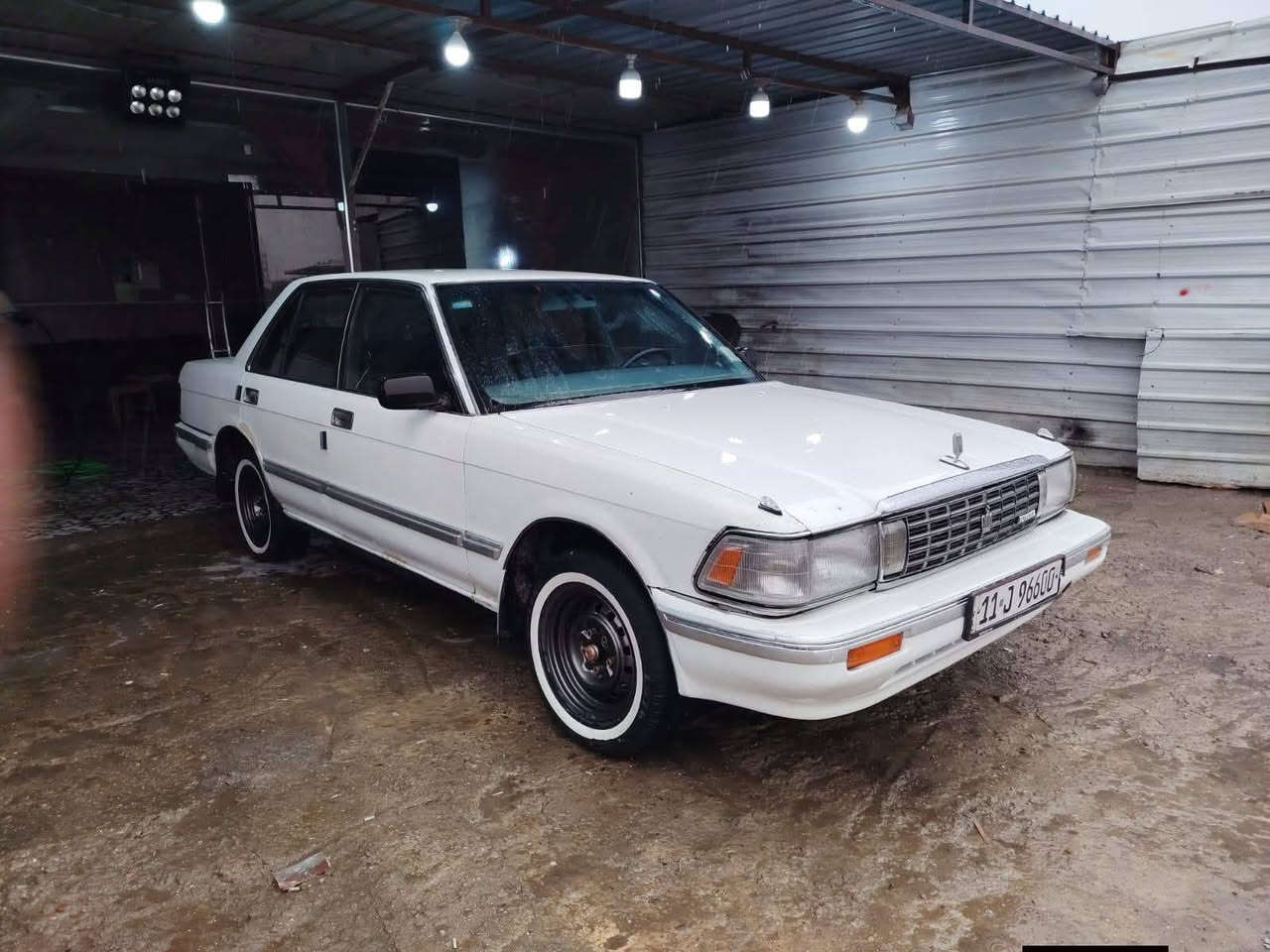 سيدان موديل 90 يسره بلادي محرك كير بطه  حاويه السعر 63 مكان بغداد الدوره*********** سياره جاهزه
