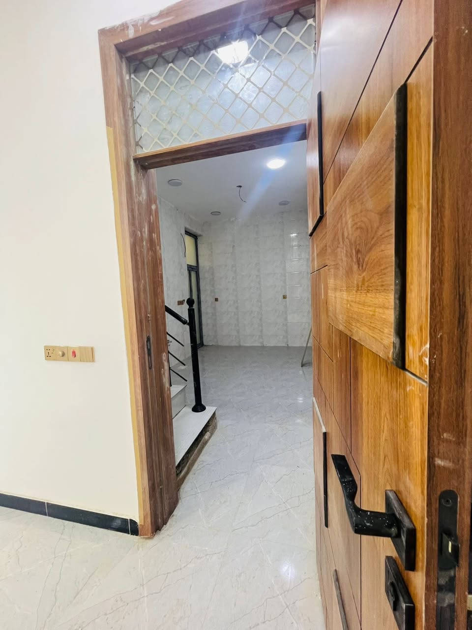 - السَلام ؏ـليڪُم ،
- بيت للبيع مساحة 50  متر 
- 3طوابق ⁠

- الموقع : بغداد _ الدورة _ البعيثة  مجمع السلام الثاني  
- خدمات كاملة بالمنطقة
- ( كهرباء _ماء_تبليط_مدارس _ سوق)
- ☎️ للأستفسار التواصل  ع الخاص او واتساب 
***********
