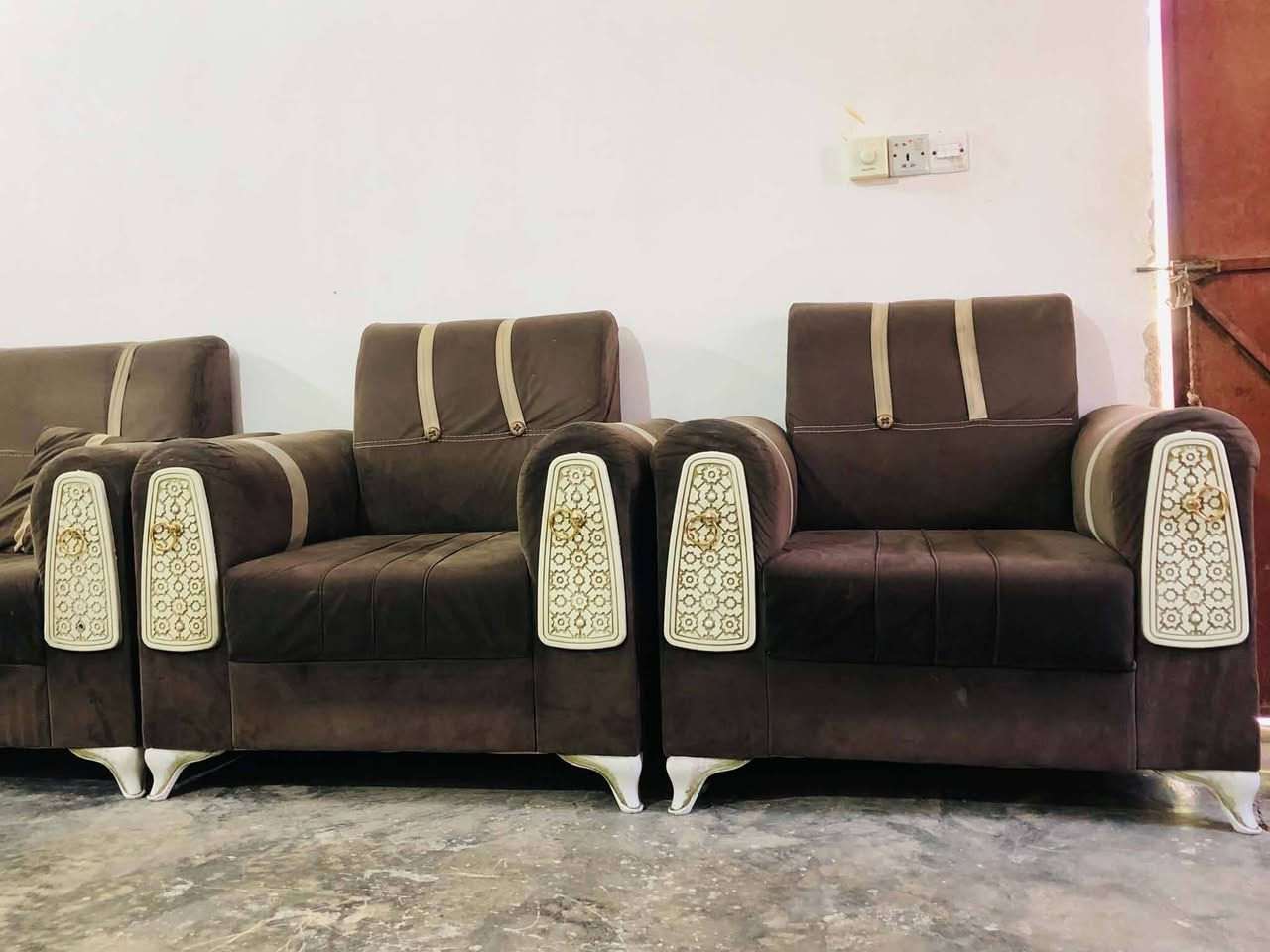 تخم ١٠ مقاعد نظيف جدا مابيه اي ضرر تكمه حطاطه السعر ٢٠٠ وبيه مجال المكان اللطيفيه حي القادسيه مجاور مدرسة الأصالة للبنات


**إذا كنت صاحب هذا الإعلان وتريد حذفه لأي سبب، رجاءا أرسل رسالة إلى الدعم الفني**