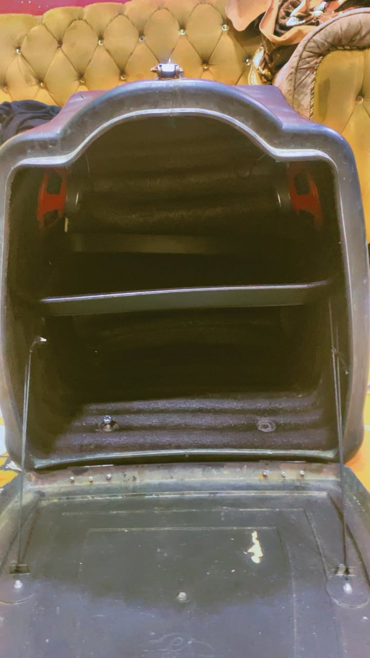 السلام عليكم صندوق بوكسر البيع مدينه الصدر صدوق جديد كلش بس سماعت عدد 2 شرط يشكن الكاع فولتيه 360كرت اصلي بي  التصال عله رقم ***********
