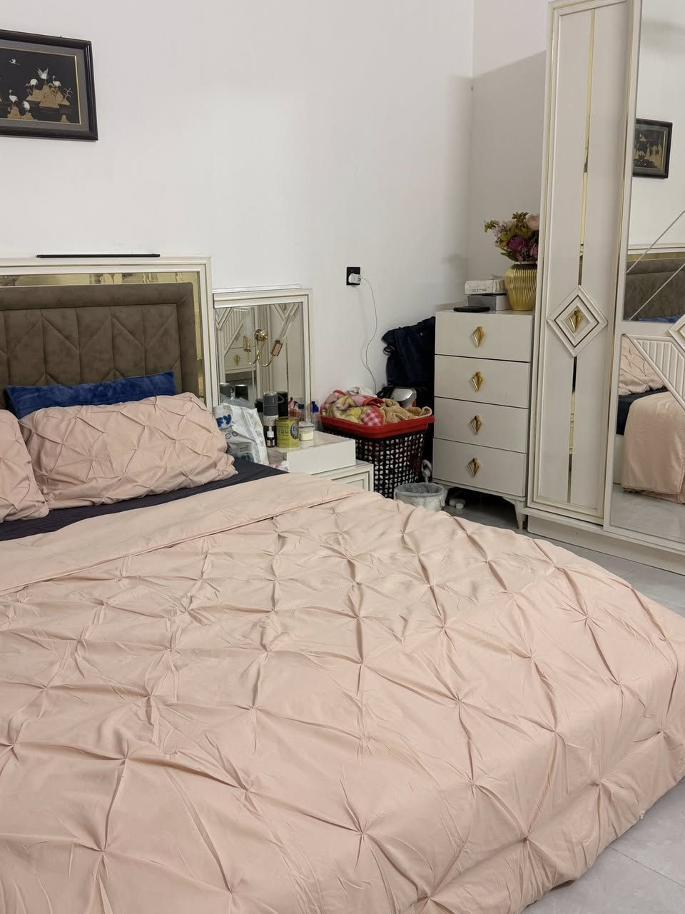 غرفه تركيا. مخزن سرير. 8 قطع  ماخذتها بمليون و150.  علمود هاي الاضرار. البيها ابيعها ب500 الف   *********** المكان بغداد الدوره
