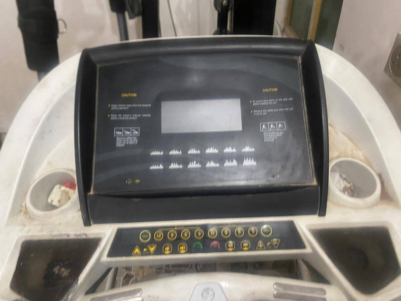 سلام عليكم جهاز جري للبيع يحمل وزن 200 كيلو + هزاز
الجاهز مستعمل مستعمل شي قليل ومتروك السعر قيم وخض مكان نجف حولي 
الستفسار ***********
