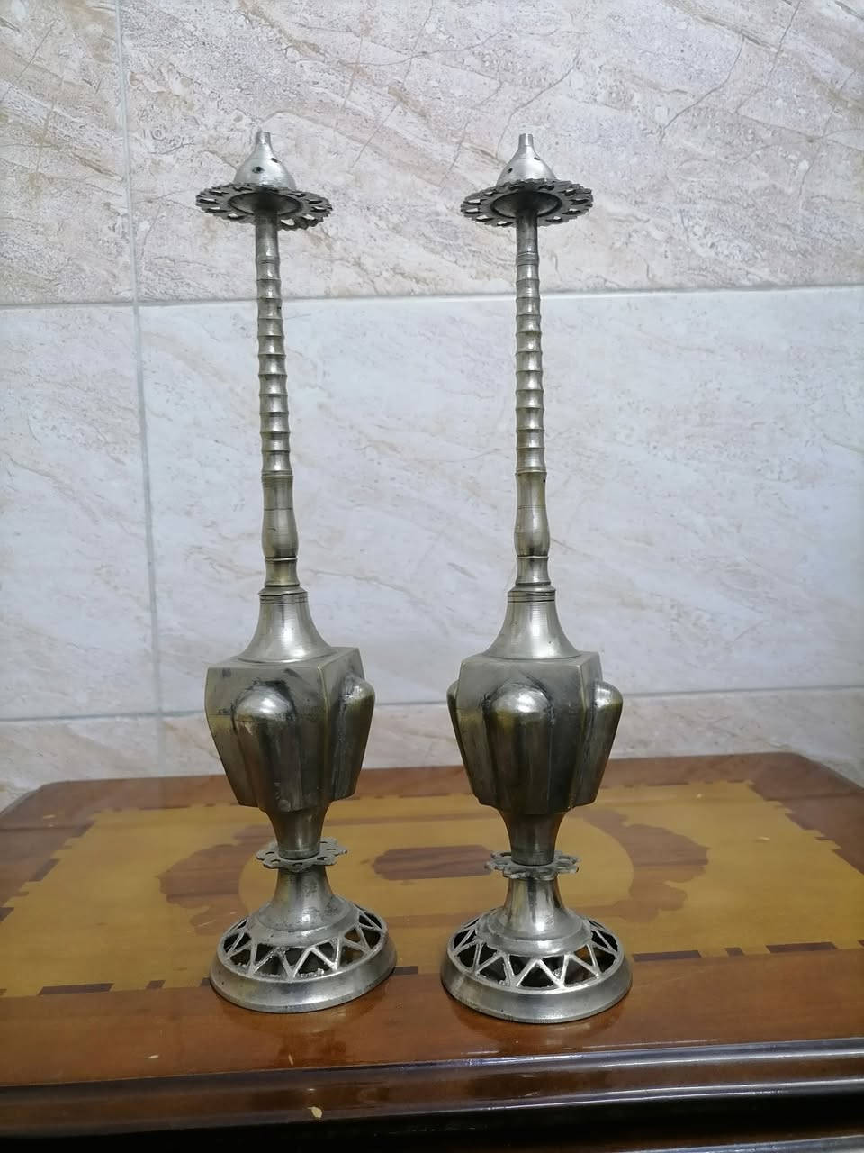 السلام عليكم ورحمة الله وبركاته جبنالكم تحفه فنيه زوج مرشات مل ماي ورد نظيفات خاليين من اي عيب للبيع السعر خاص مكان موصل يوجد توصيل كافه محافظة العراق وهذا رقمي *********** موجود واتساب علا هذا الرقم
