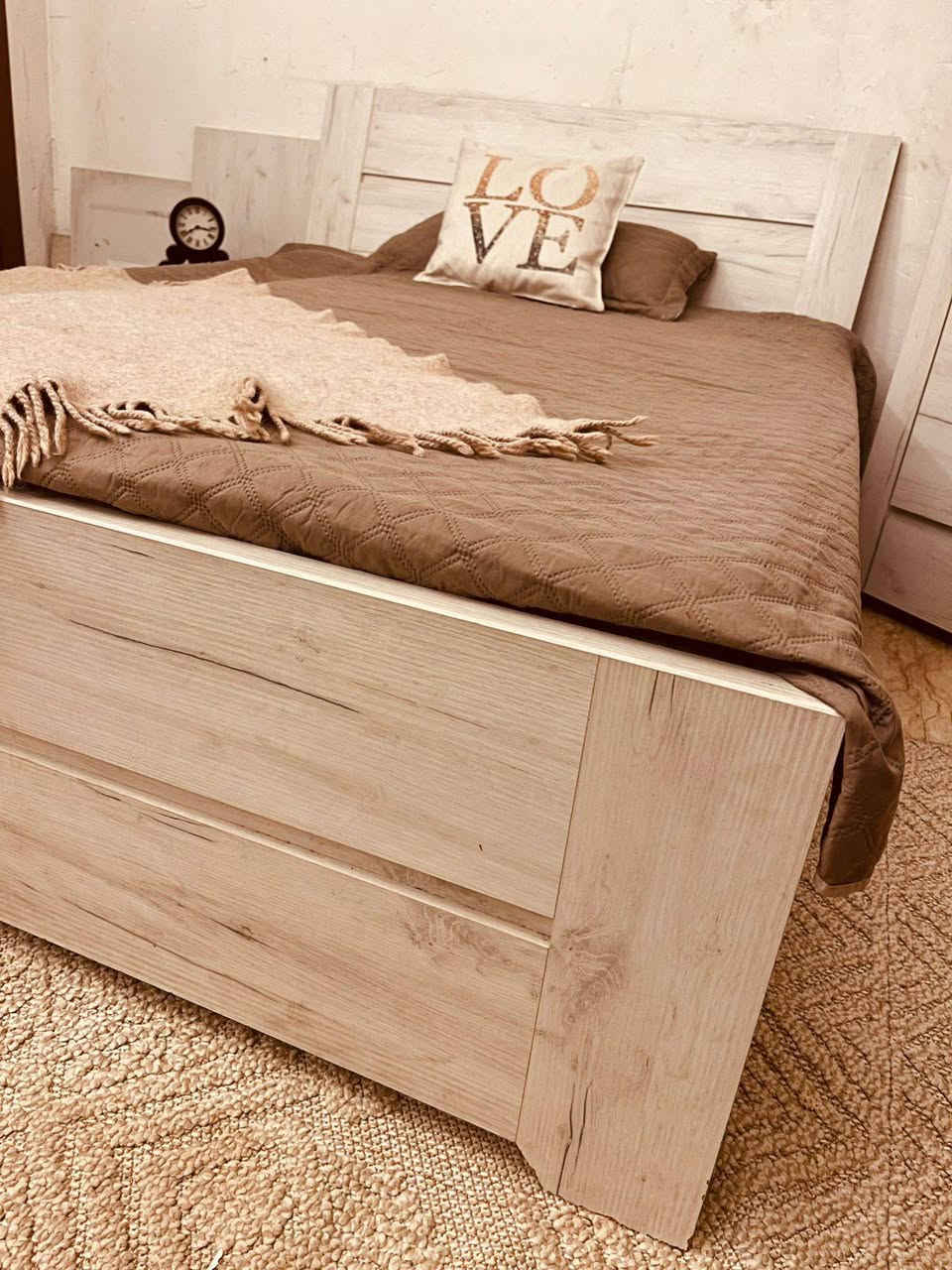 غرفه شبابيه ماركه ايكيا نظافته💯💯سريرين 
اتصال ع رقم ***********
واتساب
