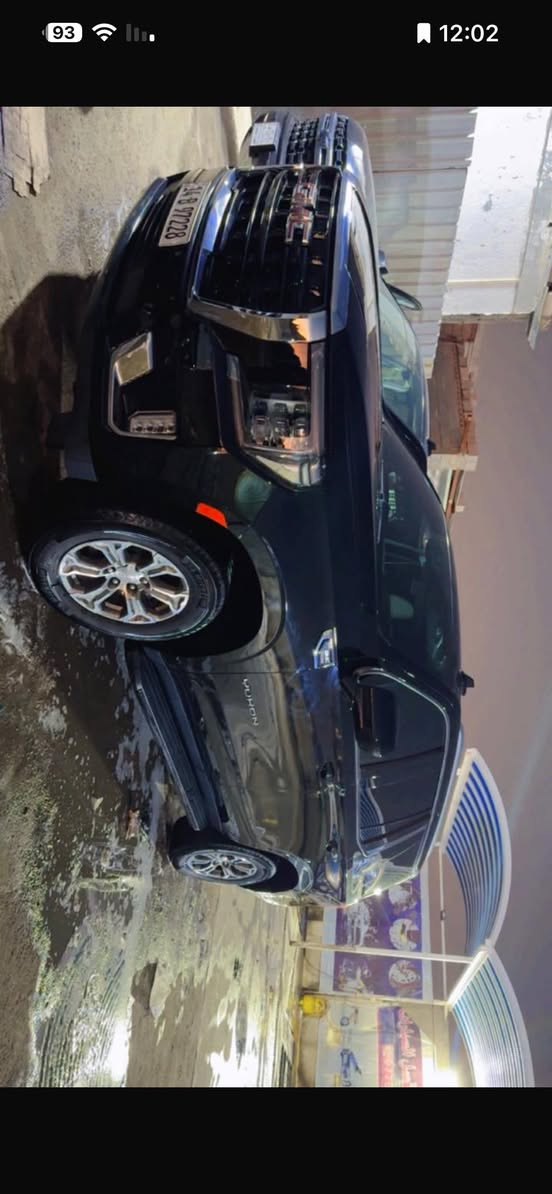 السلام عليكم للبيع جي إم سي موديل 2023 فئه SLE رقم بصره   تحويل ثانيي ماشيه ٣٦
مواصفات 
بصمه تشغيل 
4بصمات الأبواب 
تشغيل عن بعد 
كشنات كهرباء ثنين 
عداد إلكتروني 
جنطه كهربائيه 
رادار جانبي 
رادار امامي 
رادار خلفي 
سبعه راكب 
ثلاث قطع تبريد 
ثلاجه وصطيه 
تحديد مسار 
محرك 5300/v8
كل غراض شركه وياه 
وباقي موصفات معروفه 
السعر (490) 
الاستفسار اتصل على الرقم ***********
