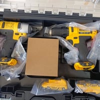 سيت ديولت بريطاني 12 فولت. فحمات مع دبل بطارية 2 امبير و شاحنة و حقيبة...