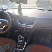 اكسنت موديل ١٩ أمريكي حادثه جاملغ خلف السائق فقط.  وبيها كم بارد بيبان...