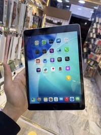 ايباد 9 ذاكرة 64 جهاز جديد بمعنى الكلمة ولا شخط بطارية عل حاسبة تقرة 8...