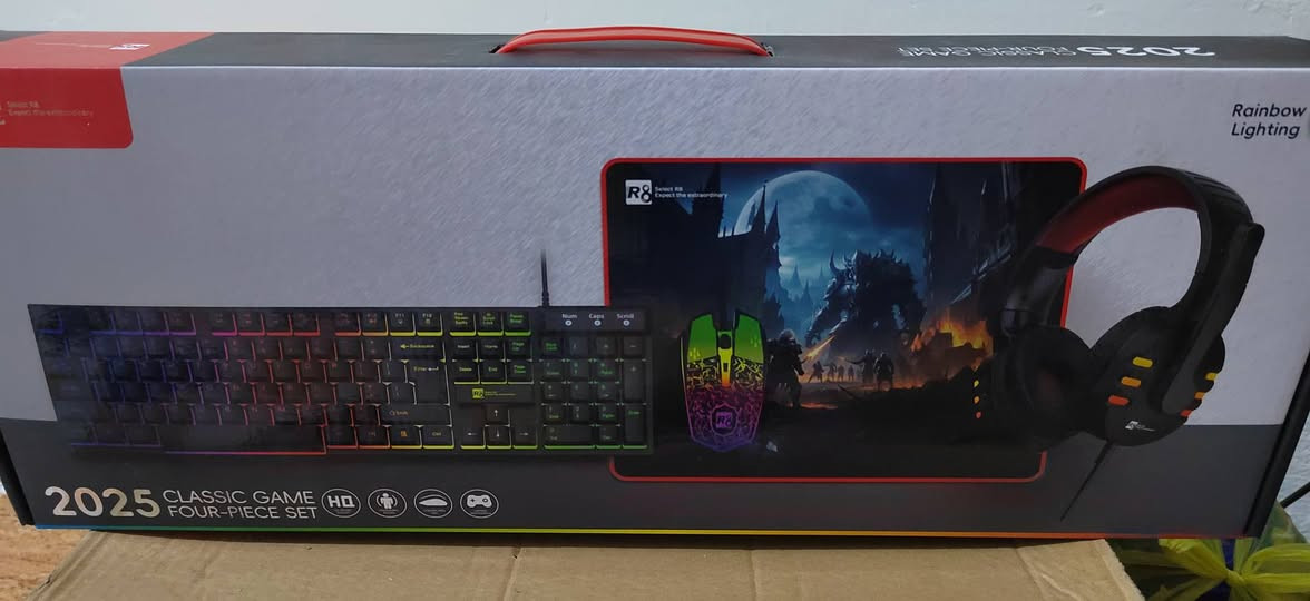 بلي فور  برو اون لاين جديد طك كارتون  مستعجل ع بيعته قرصين توم كلانتيز و فيفه ٢٠ جهاز وياه ثنين جوستك ويا يوبي اس ويا ماوس وكيبورد وسماعه وبي حساب بي العاب يمكن ٦ العاب جهز جدا نضيف سعره 340  وتساب توصيل ما عدي  ***********
