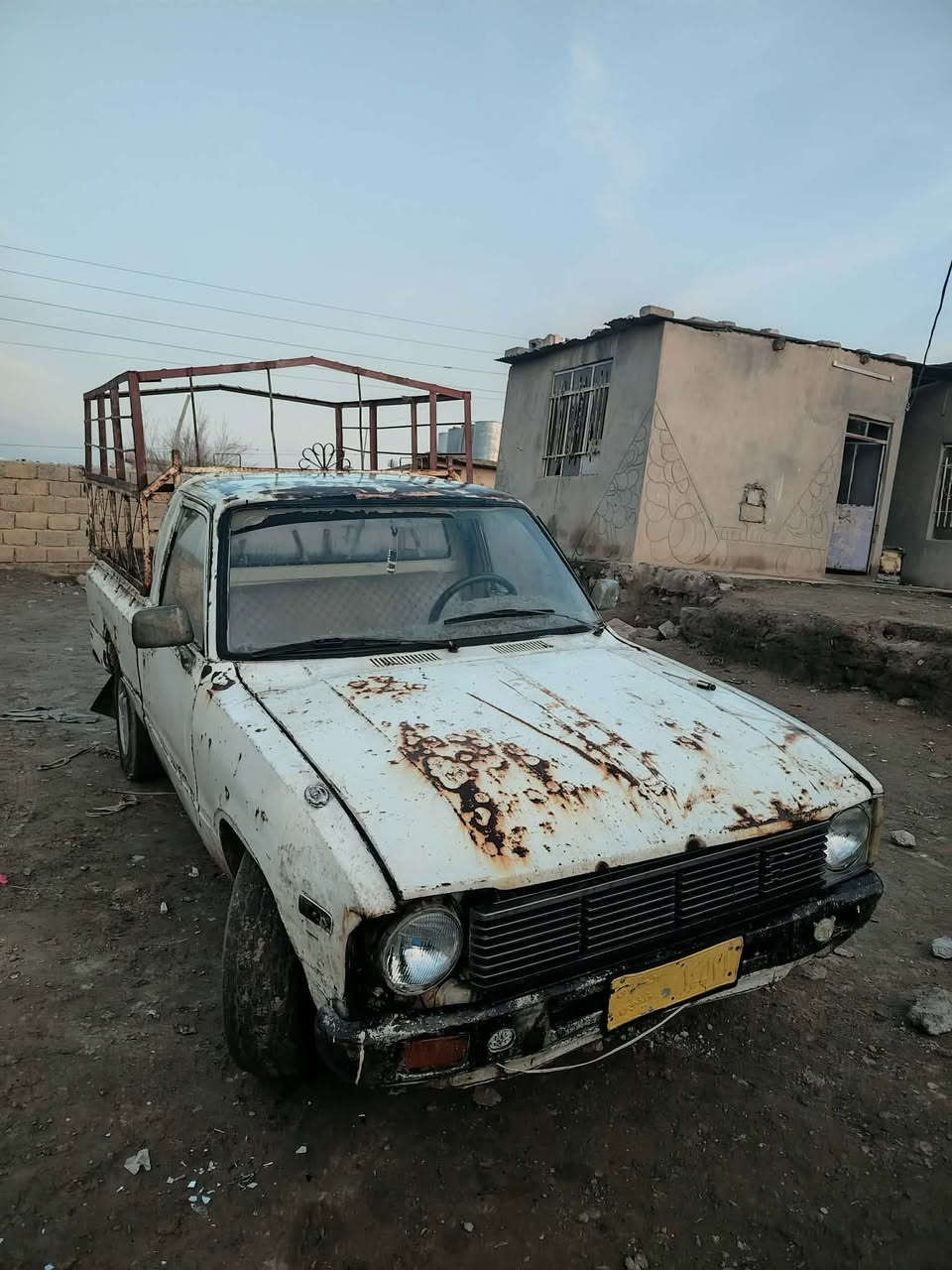 السلام عليكم بكم موديل 80 محرك شاصي اكسن كلو شرط اني عليه اسويلك مكاتبه وتنجاز اننت وراعيها طخم تواير كاربون مابي السعر 15 بيها مجال    ***********
